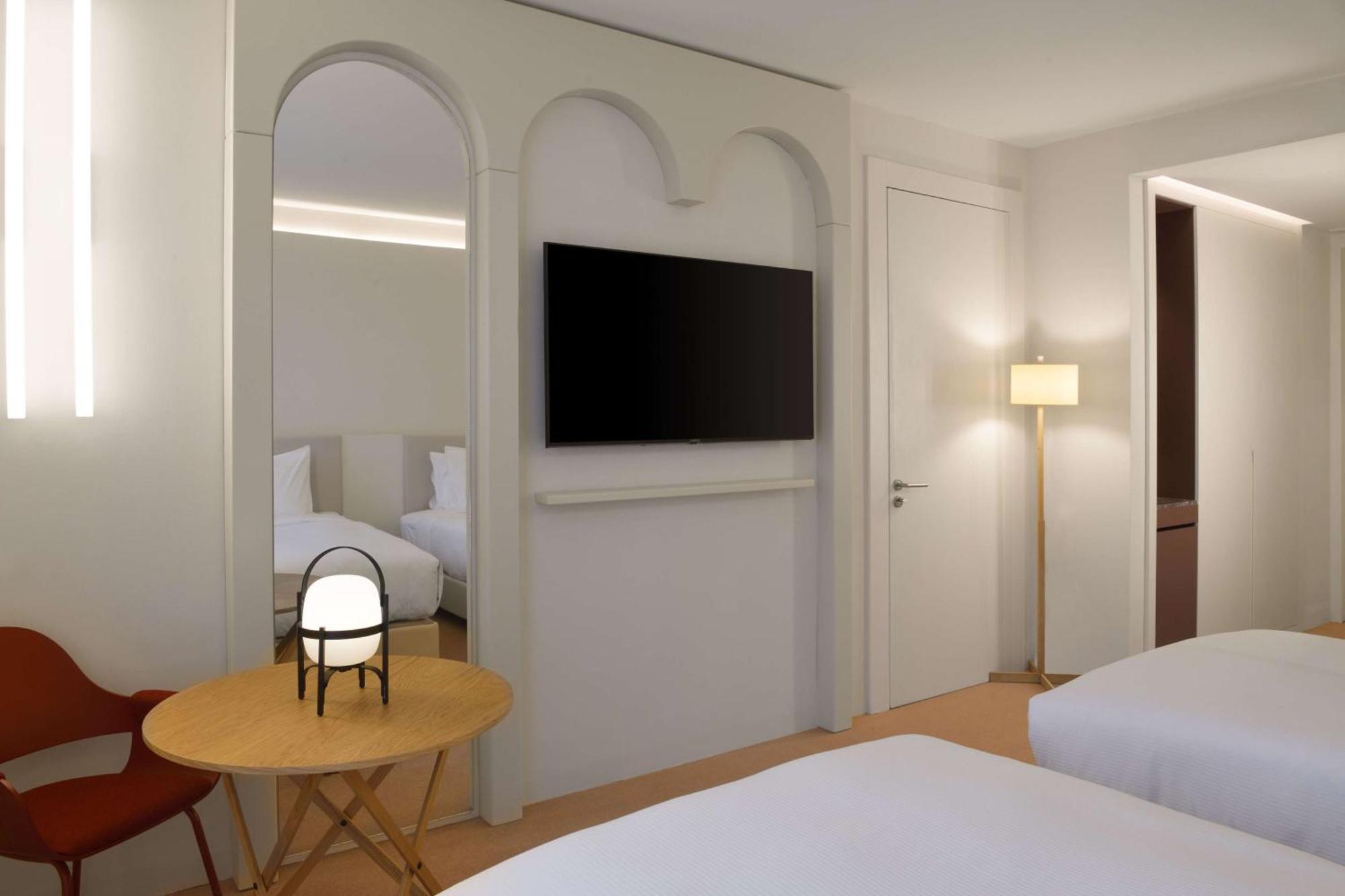 Doubletree By Hilton Ben Guerir Hotel & Residences Benguerir Exterior photo