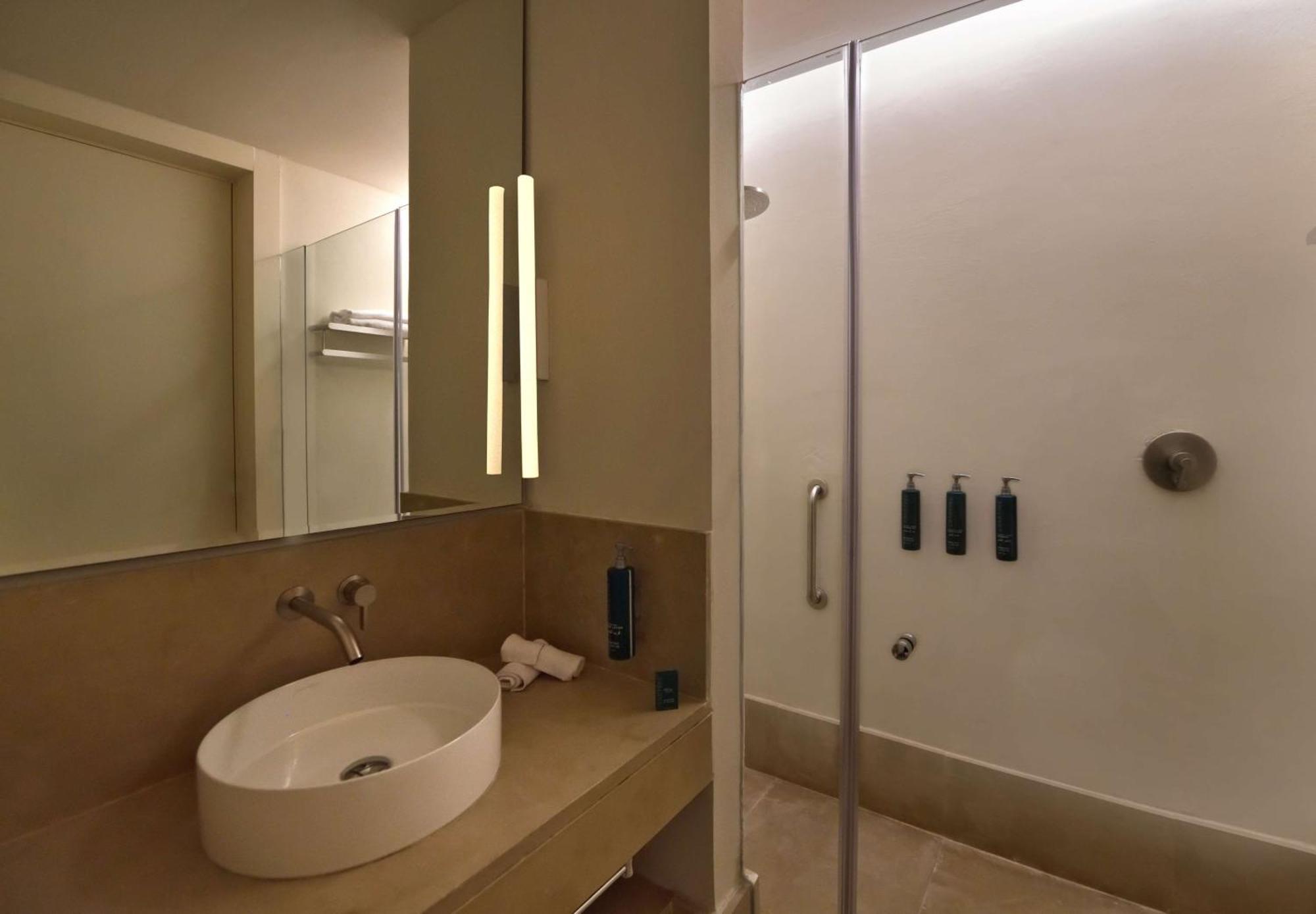 Doubletree By Hilton Ben Guerir Hotel & Residences Benguerir Exterior photo