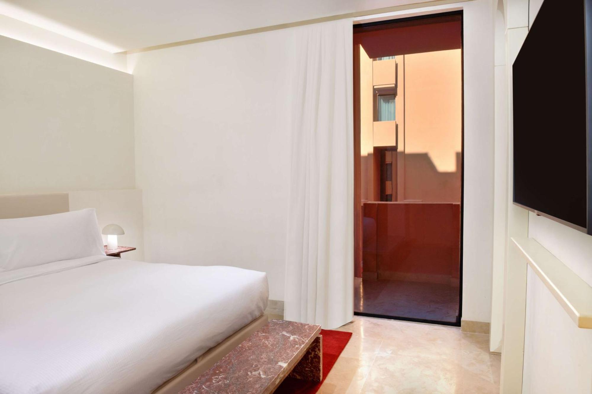 Doubletree By Hilton Ben Guerir Hotel & Residences Benguerir Exterior photo