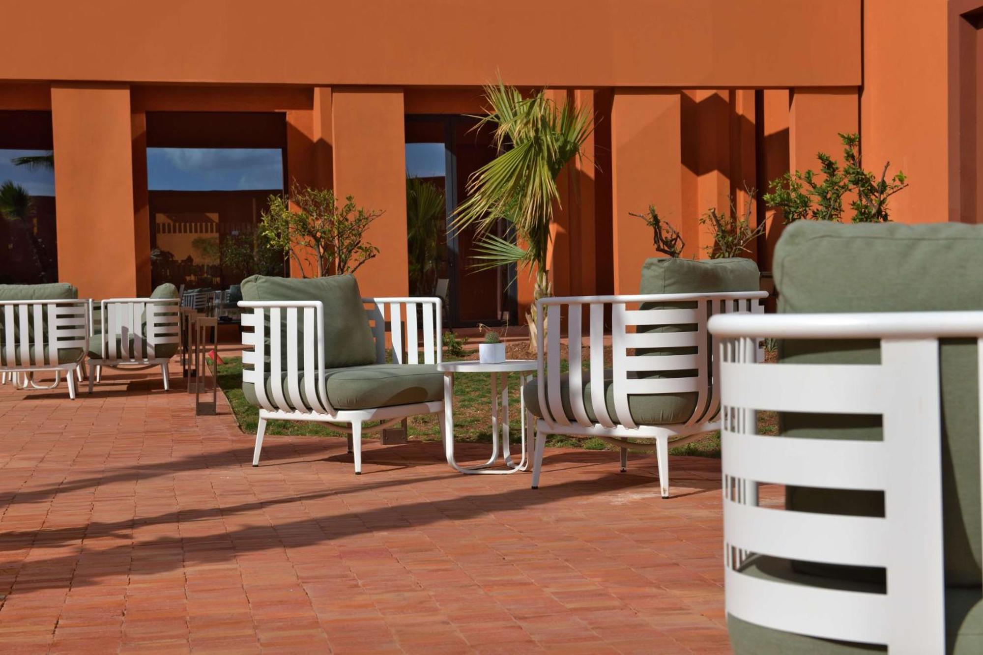 Doubletree By Hilton Ben Guerir Hotel & Residences Benguerir Exterior photo
