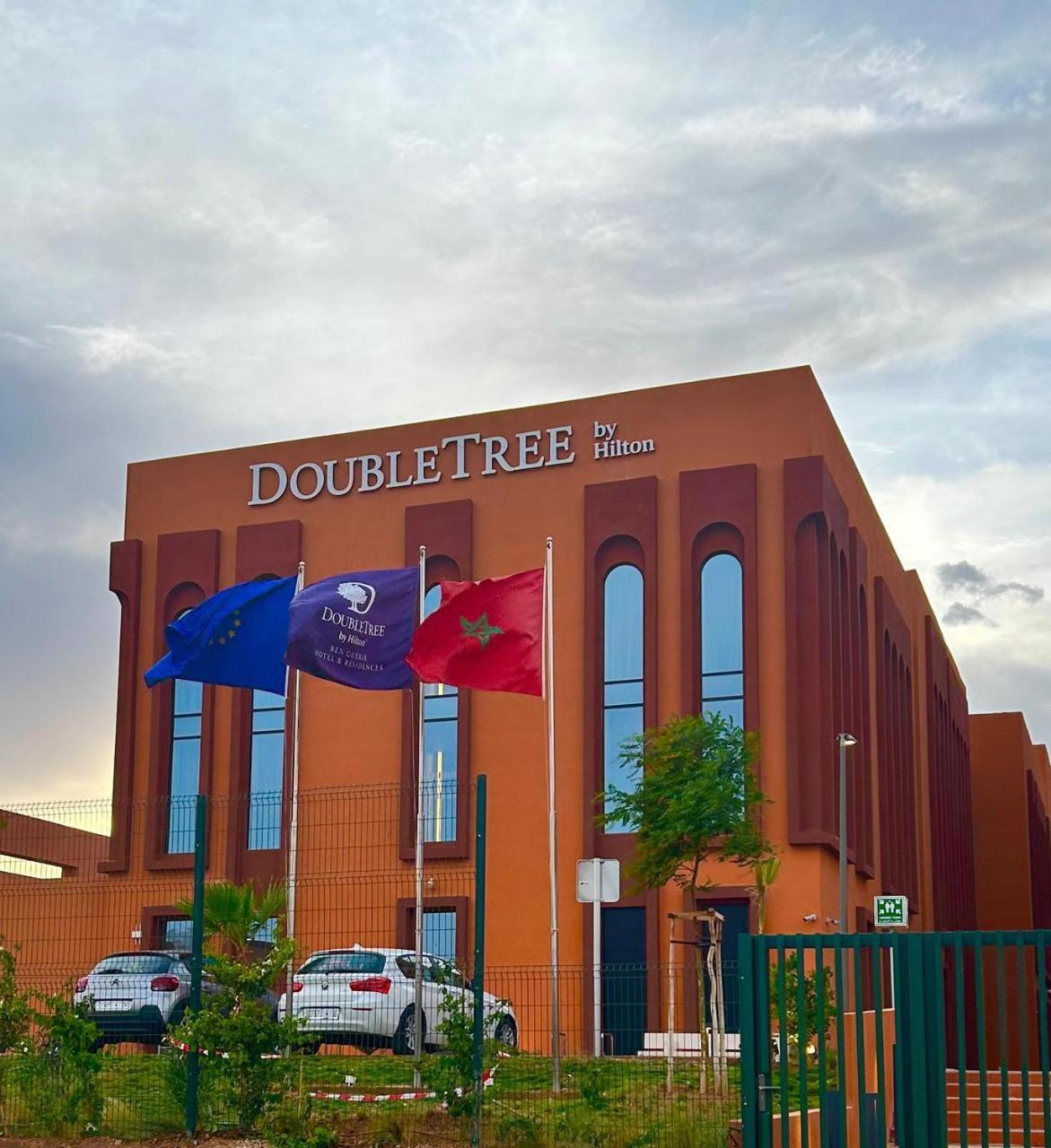 Doubletree By Hilton Ben Guerir Hotel & Residences Benguerir Exterior photo